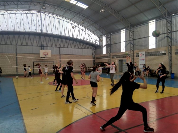 + Esporte + Futuro: FME Criciúma oferece aulas gratuitas de vôlei