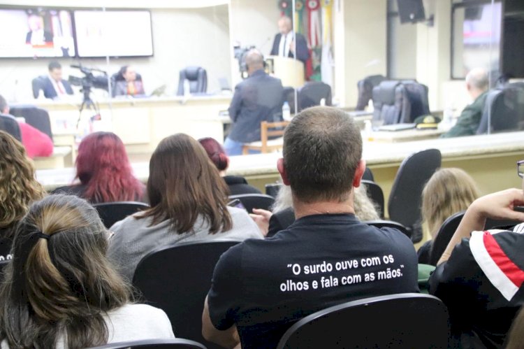 Com olhar voltado à inclusão, Câmara de Criciúma define encaminhamentos em prol da comunidade surda