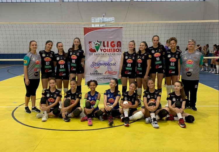 Vôlei de Forquilhinha estreia com vitórias no Sub-19 da Liga Voleibol de Santa Catarina