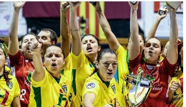 Egressa da Unesc conquista o título mundial de futsal com a Seleção Brasileira