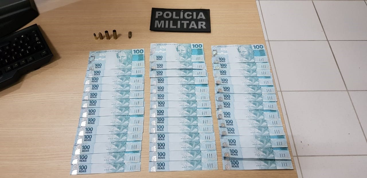 Polícia Militar prende homem com 4 mil em notas falsas