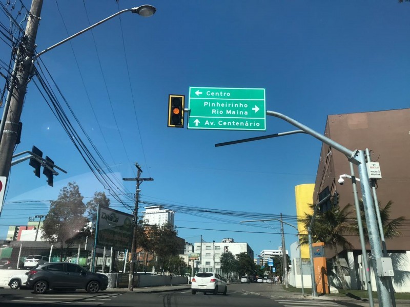 Vereador questiona realização de aferições nos semáforos de Criciúma