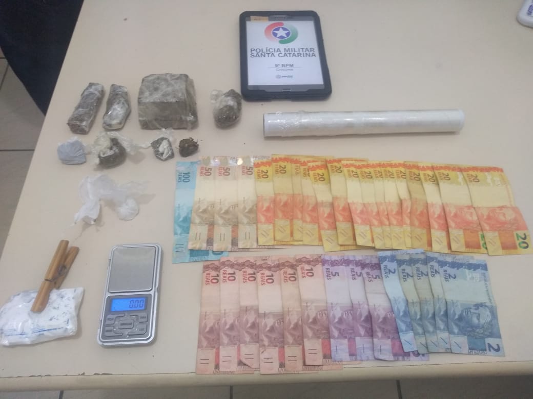 Polícia Militar apreende drogas e dinheiro em Criciúma