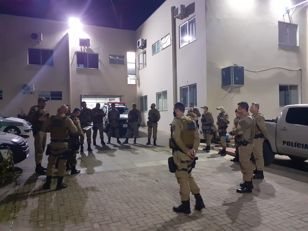 Polícia Militar acaba com festa no Torneiro