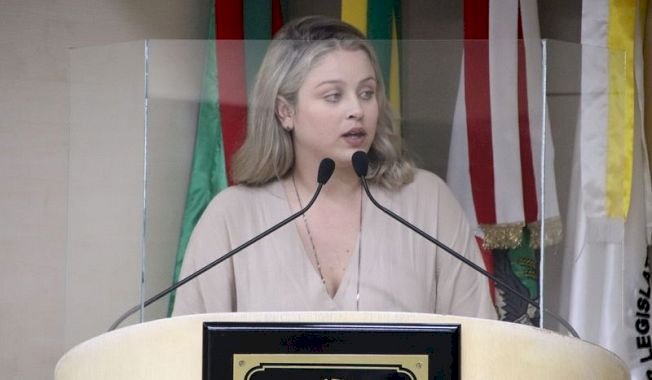 Vereadora tem projeto aprovado para transparência na lista de vacinados em Criciúma da Covid-19