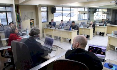 Secretaria de Saúde participa de reunião da Frente Parlamentar de Enfrentamento à Covid-19