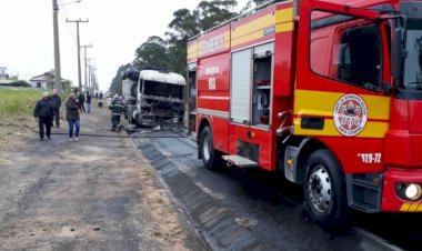 Casal Morre em Acidente envolvendo 3 veículos