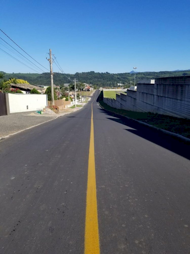BAIRROS DO DISTRITO DO RIO MAINA GANHAM PAVIMENTAÇÃO EM MAIS DE 24 RUAS E CENTRO COMUNITÁRIO É REFORMADO