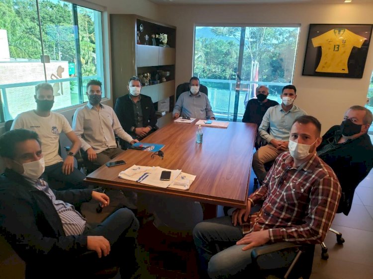 Caravaggio confirma ingresso no futebol profissional