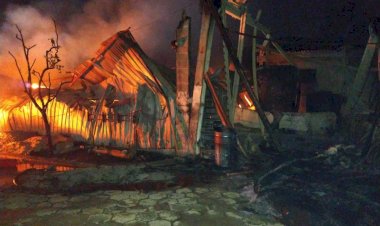 Pavilhão com Produtos Quimícos pega Fogo em área Industrial no Rio Maina