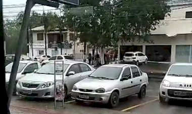 Jovem é atingido por três tiros na Santa Luzia