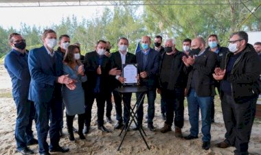 Governador celebra convênio para o desassoreamento do canal da Barra do Camacho e lança o SC Mais Pesca