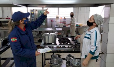 Bombeiros  alertam sobre a limpeza de coifas em estabelecimentos da Região Sul