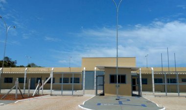 Mulher com mandado de prisão é presa com tornozeleira em Criciúma