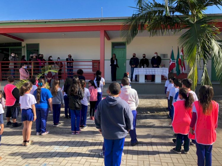Ordem de serviço para obras na escola municipal Vilson Lalau no Cristo Redentor foi assinada