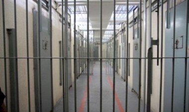 Homem com mandado de prisão tenta fugir da PM,mas caba sendo preso