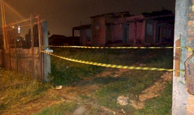 Casa abandona pega fogo em Criciúma