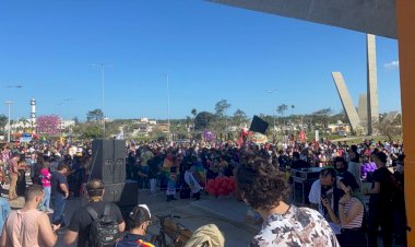 Parada LGBTQIA+ de Criciúma reúne mais de 1000 pessoas e arrecada meia tonelada de alimentos