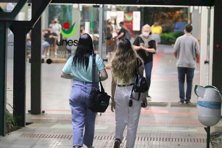 Alunos da Unesc podem receber bolsas de estudo do Uniedu de até 100%