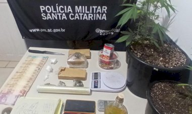 Polícia Militar apreende mais de 1 kg de drogas no bairro Mineira Nova em Criciúma