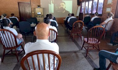 Mais de 30 profissionais do Grupo Forquilhinha participam de palestra sobre autismo com a Onda