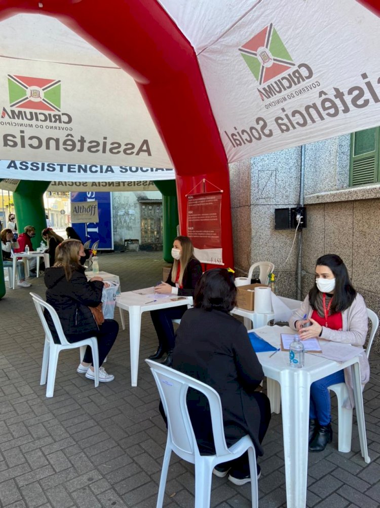 Balcão de Empregos ocorre na Praça Nereu Ramos neste sábado