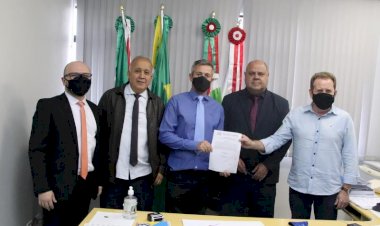 Adriano Ribeiro assume como vereador em Criciúma