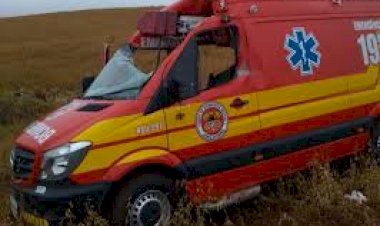 Motociclista morre em acidente envolvendo um caminhão