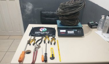 Homem é preso após ser visto furtando fios no telhado em uma clínica médica em Criciúma