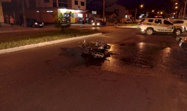 MOTOCICLISTA FOGE APÓS MOTO PEGAR FOGO