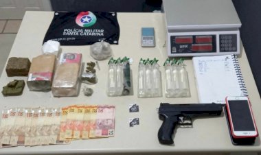 Após perseguição  viatura da PM se envolve em acidente, mas 4 pessoas são presas por tráfico de drogas