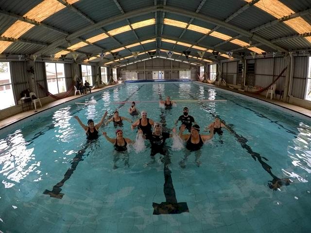 Projeto Tartaruga ajuda idosos na piscina da Unesc