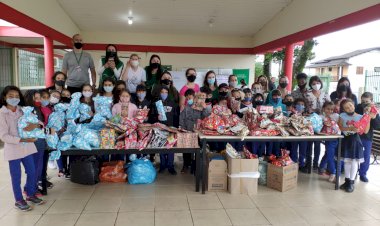 Escola de Pais & Filhos” encerra o ano  com ação social de Natal