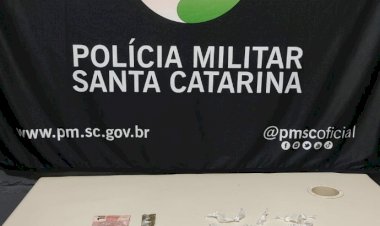 PM prende quatro pessoas por tráfico de drogas no bairro Paraíso