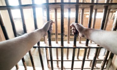 Homem é preso com mandado de prisão dentro de ferro velho em Criciúma