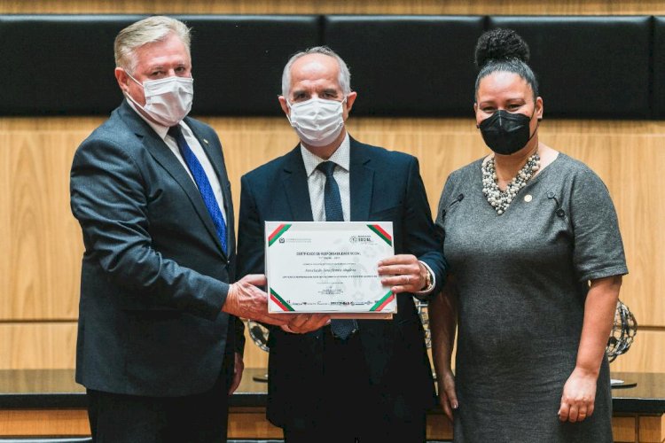 Abadeus recebe Certificação de Responsabilidade Social da Alesc