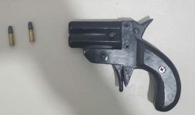 Homem é preso por porte de arma após ameaça em estabelecimento comercial