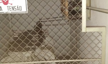 Rompimento de cano d’água causa curto circuito em transformador de edifício em Criciúma