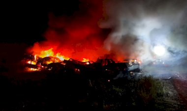 Estranho:  Veículos Apreendidos  Pega Fogo em Araranguá