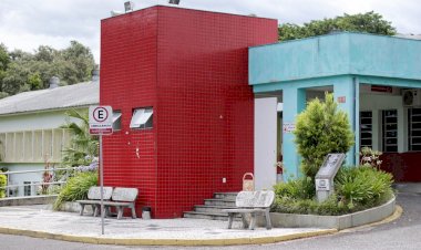 Trabalhadores fazem protesto em frente ao Hospital Santa Catarina