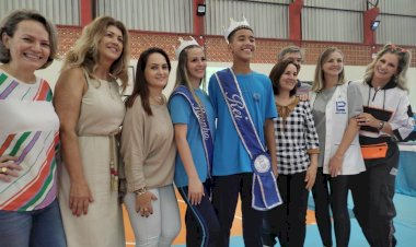 Escola Professor Lapagesse inicia comemoração dos 90 anos*