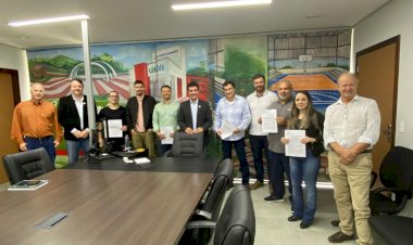 Contratos de venda dos terrenos do Loteamento Industrial do Verdinho são assinados em Criciúma