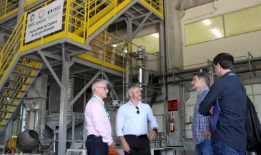 Vice-presidente da Câmara do Comércio Brasil/Austrália conhece projetos da UniSatc