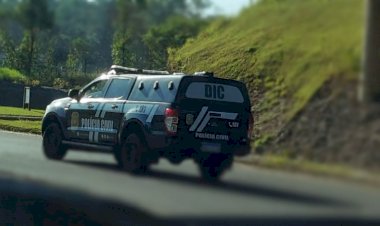 A Polícia Civil realiza operação contra tráfico de drogas e cumpre mandados de buscas em Criciúma