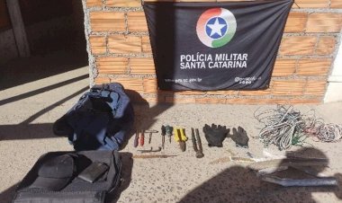 Dupla é flagrada furtando dentro de loja em Criciúma