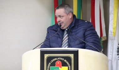 Edivânio Manenti questiona  fios soltos nas redes de eletricidade em Criciúma