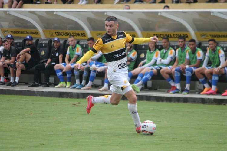 Adaptado em Criciúma, Lucas Xavier elogia torcida do Tigre: “Fantástica”