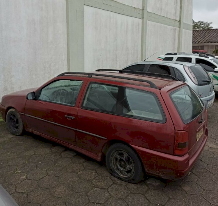 Veículo com registro de furto é encontrado pela PM