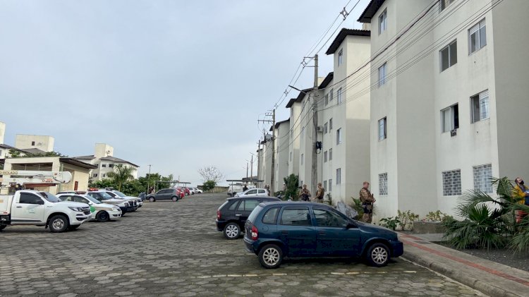 PM e Celesc constatam furto de energia em apartamentos em residencial no Jardim União