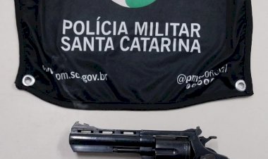 Homem é preso por porte ilegal de arma e posse de drogas